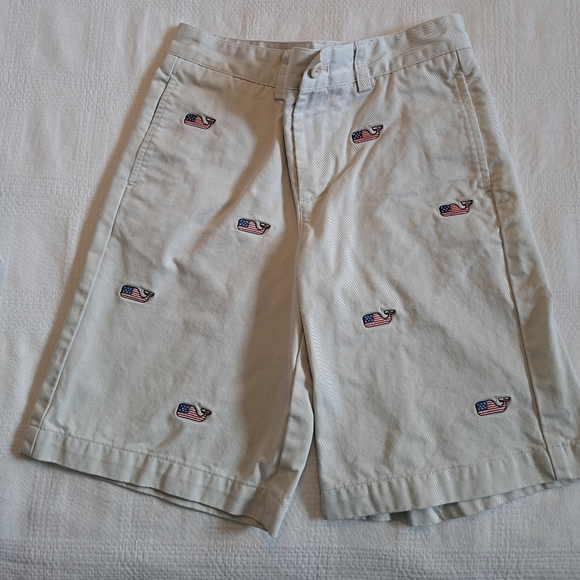 Vineyard Vines boys size 12 twill shorts with allover flag whale design - Picture 1 of 6